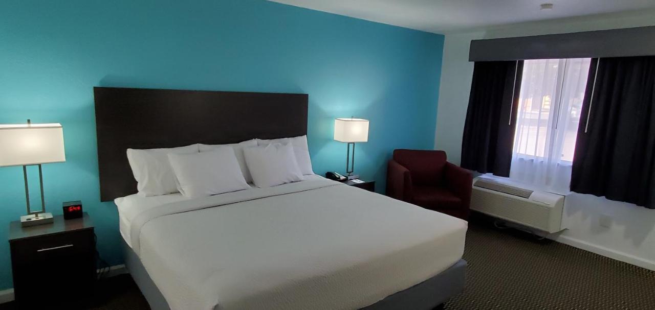 Travelodge By Wyndham Livonia Canton Novi Detroit Area Exterior foto
