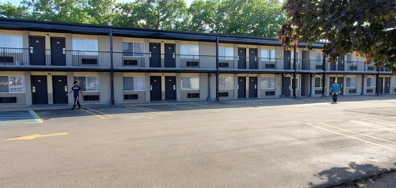 Travelodge By Wyndham Livonia Canton Novi Detroit Area Exterior foto