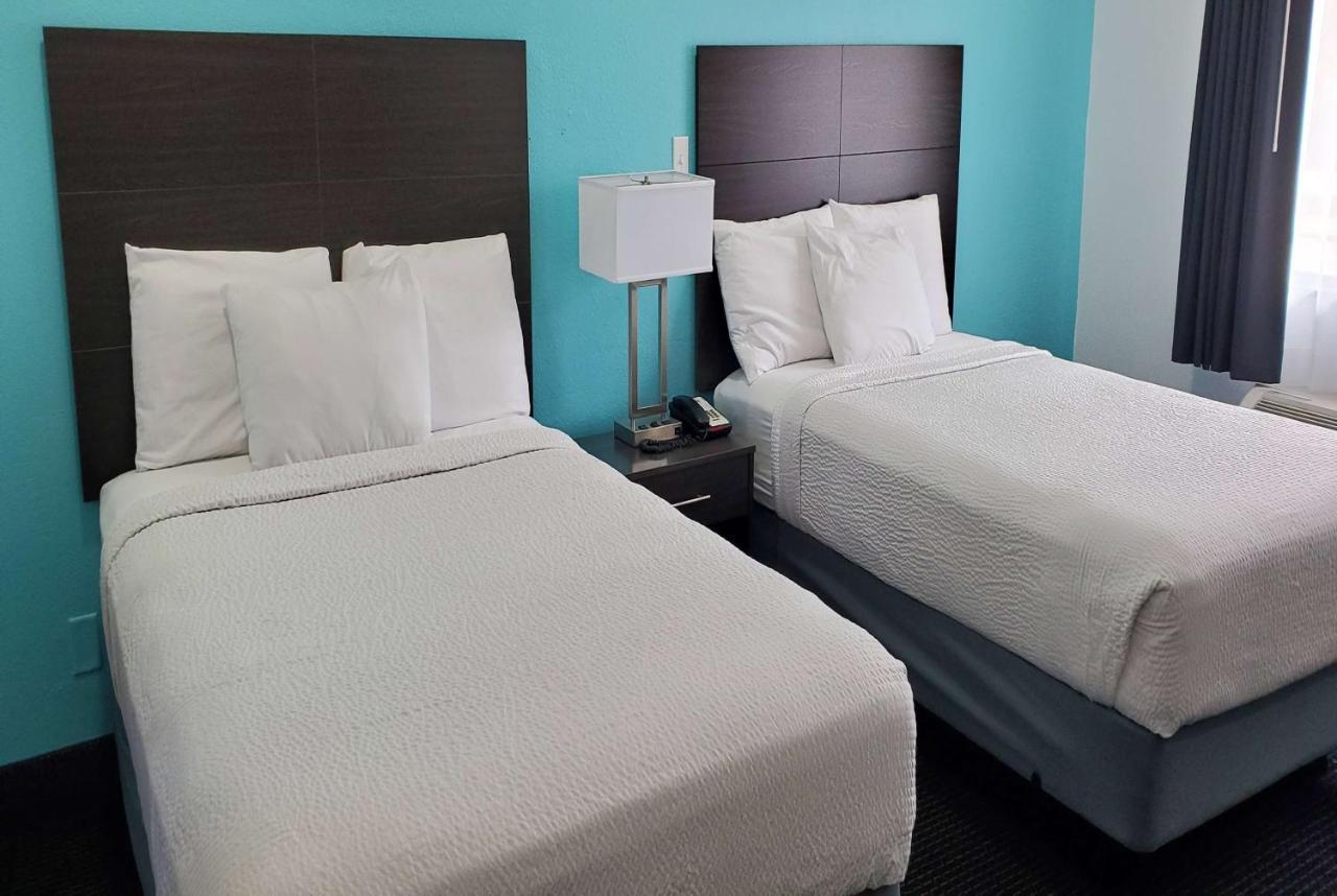 Travelodge By Wyndham Livonia Canton Novi Detroit Area Exterior foto